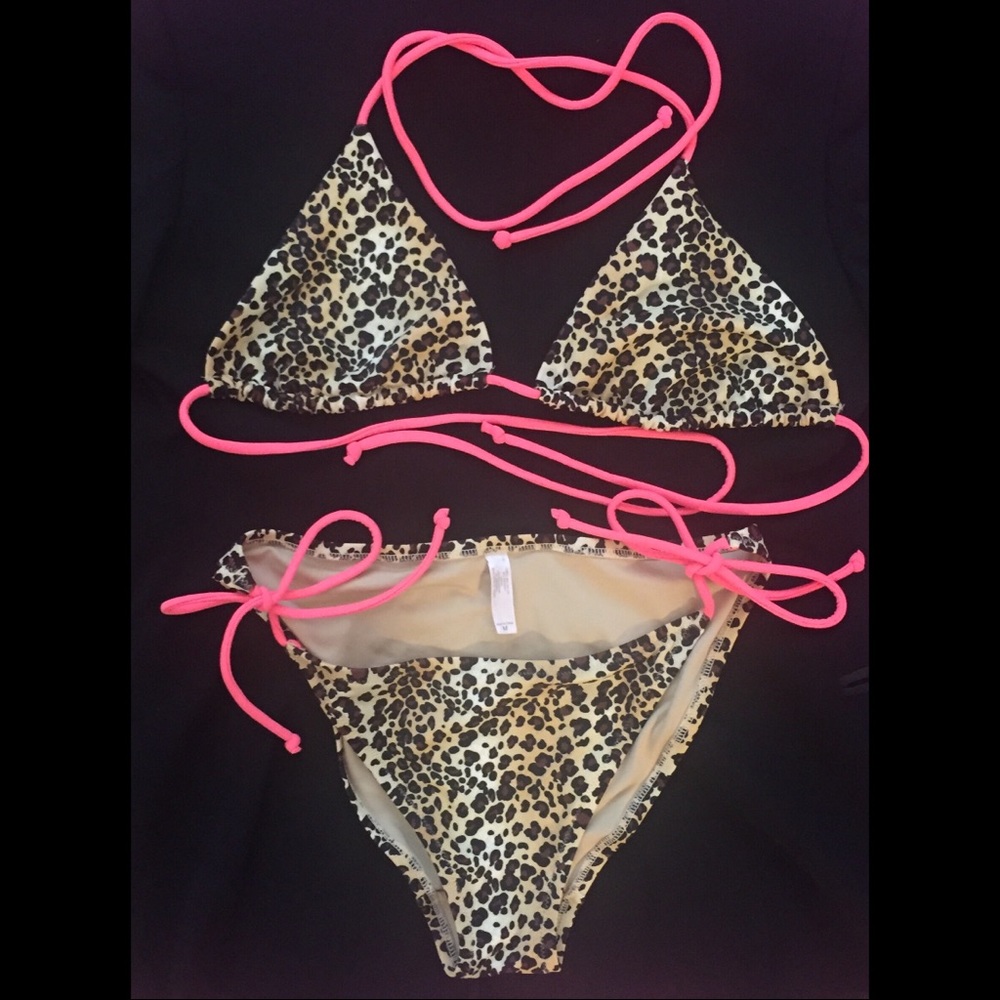 Victoria’s Secret Leopard Print String Bikini 👙🐆